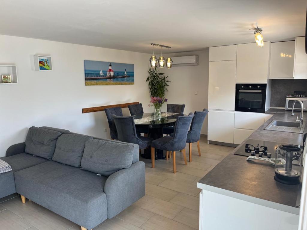 Apartment Verica In Duce - 20 Meters From The Beach Dugi Rat Ngoại thất bức ảnh